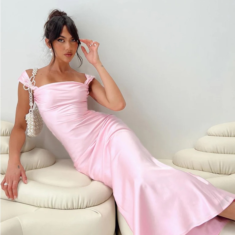 Elegant Off-Shoulder Satin Maxi Dress in Light Pink - Picture 8 of 16
